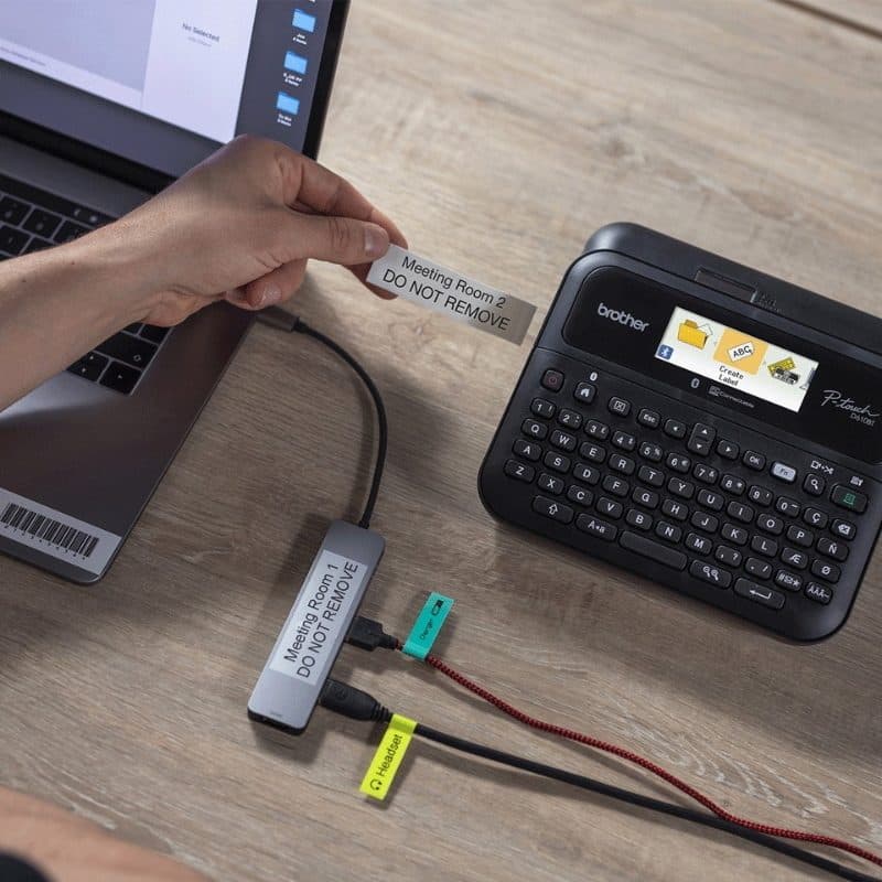 Stampante per etichette a trasferimento termico 180 x 360 dpi 30 mm/s con e senza cavo, Bluetooth - Brother PT-D610BTVP