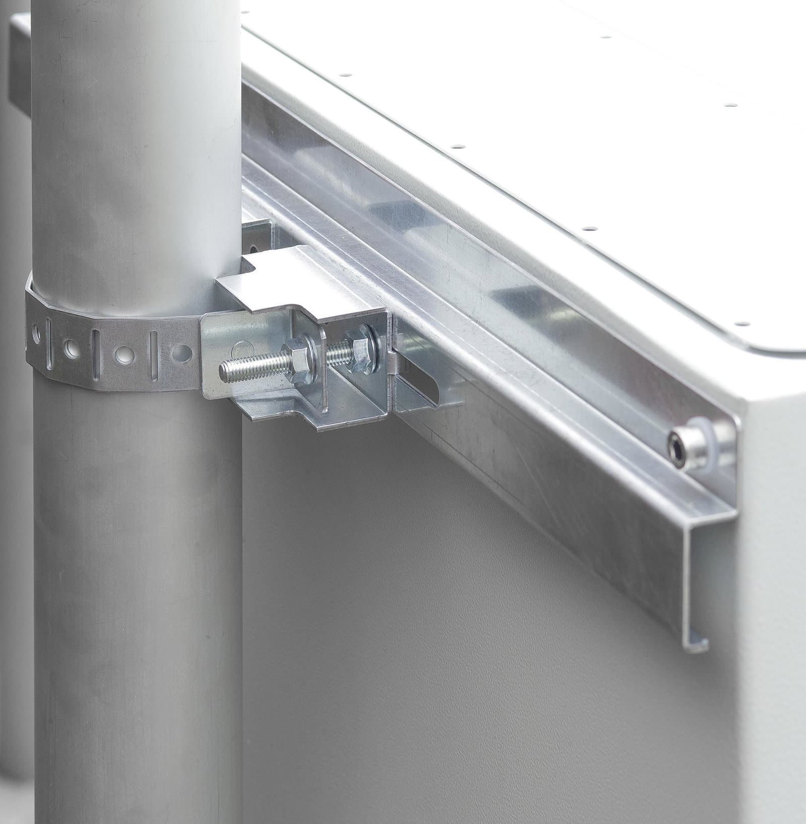 Sistema di fissaggio a palo per rack IP65 - Techly Professional I-CASE IP-KIT1